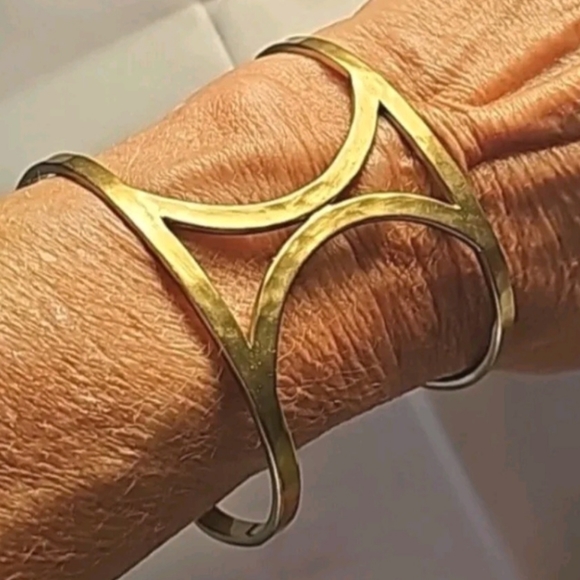 Silpada Looped in Cuff Hammered Brass Bracelet  KRB0080 - Picture 5 of 8